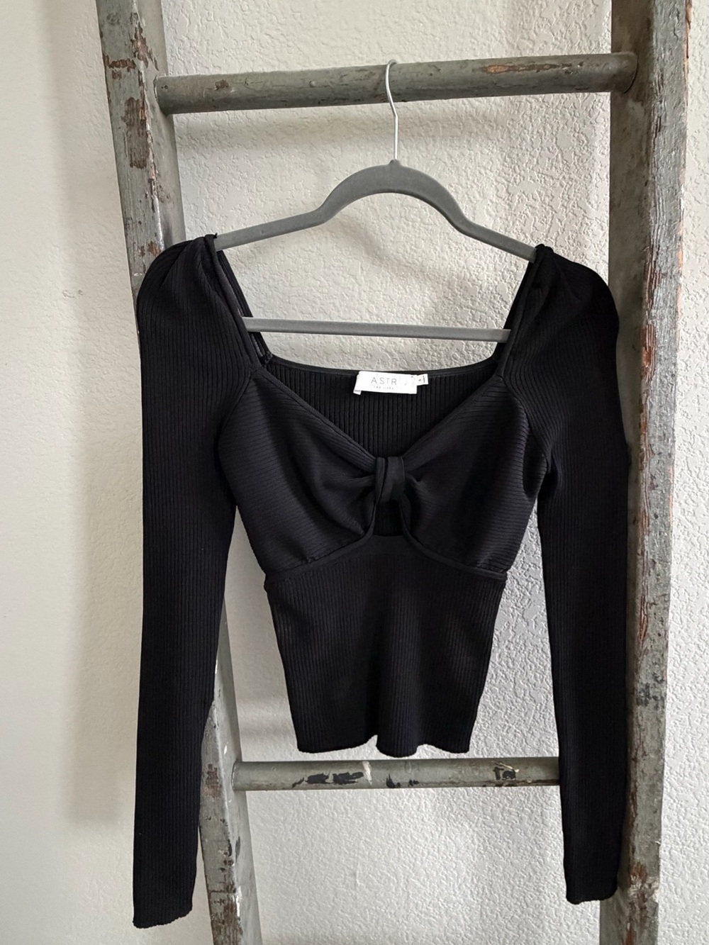 Astr Black Long-Sleeve Ribbed Tie-Front Bust Top